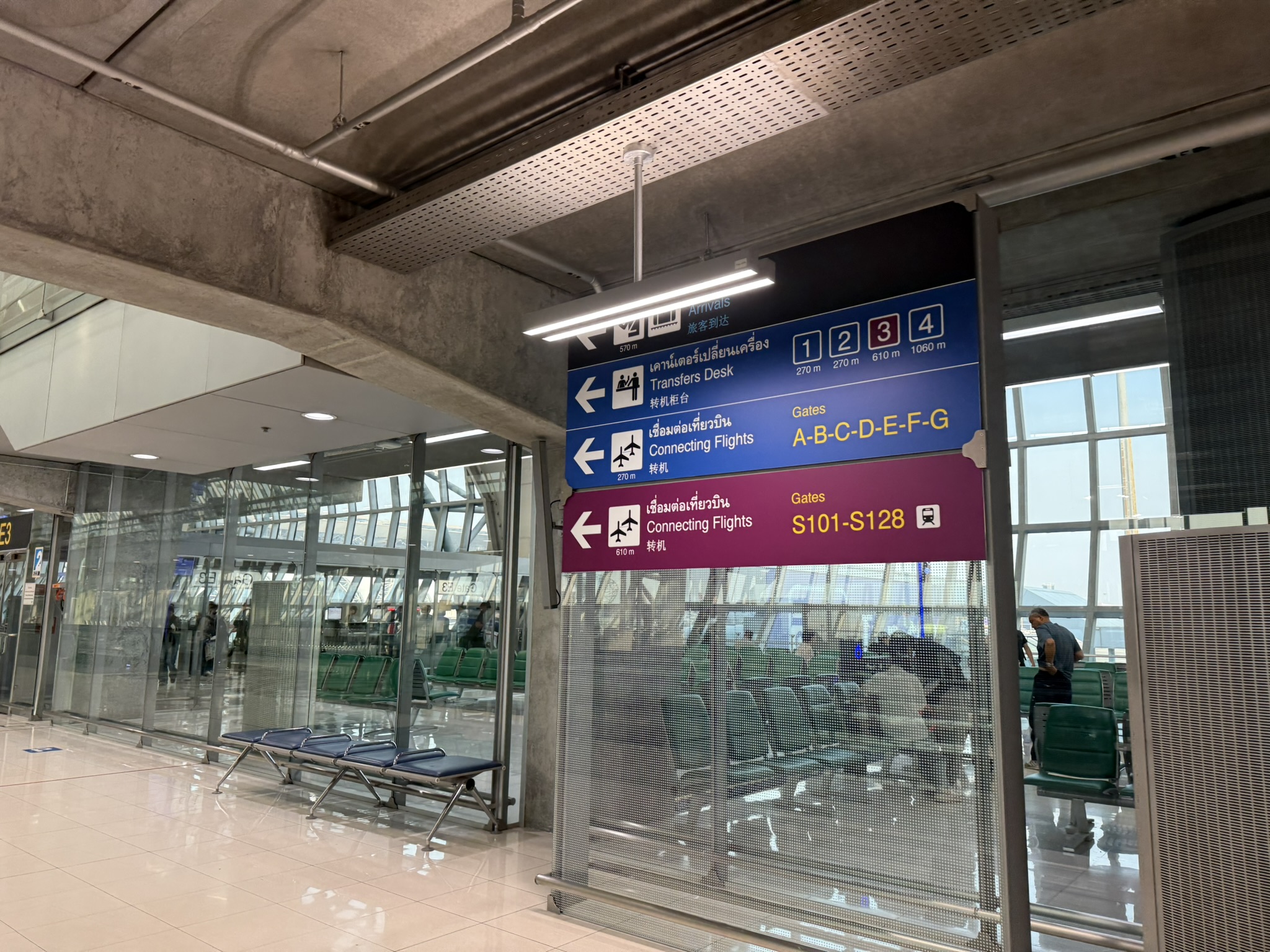 曼谷機場航廈指示牌